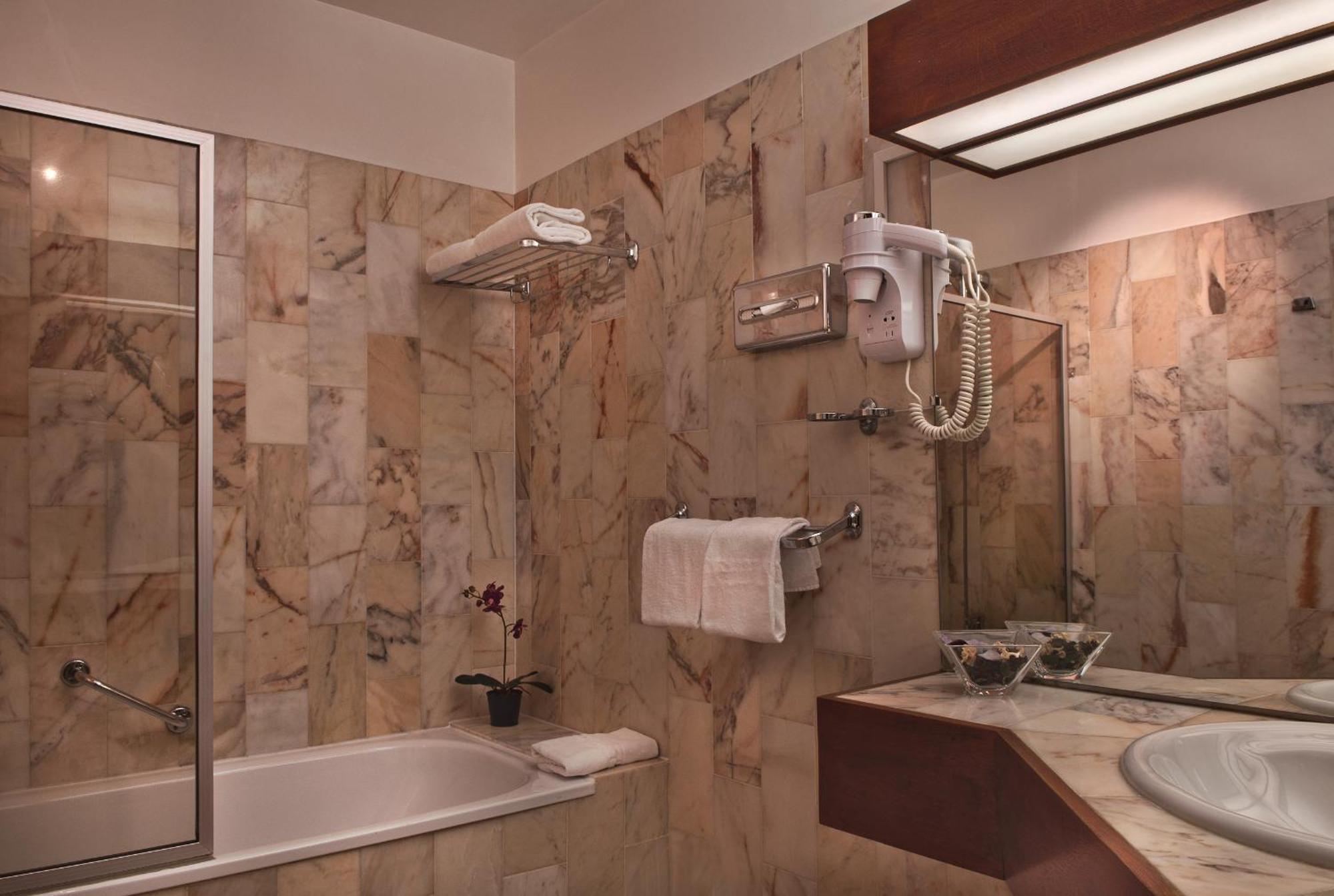 Abaca Messidor By Happyculture 3* Paris