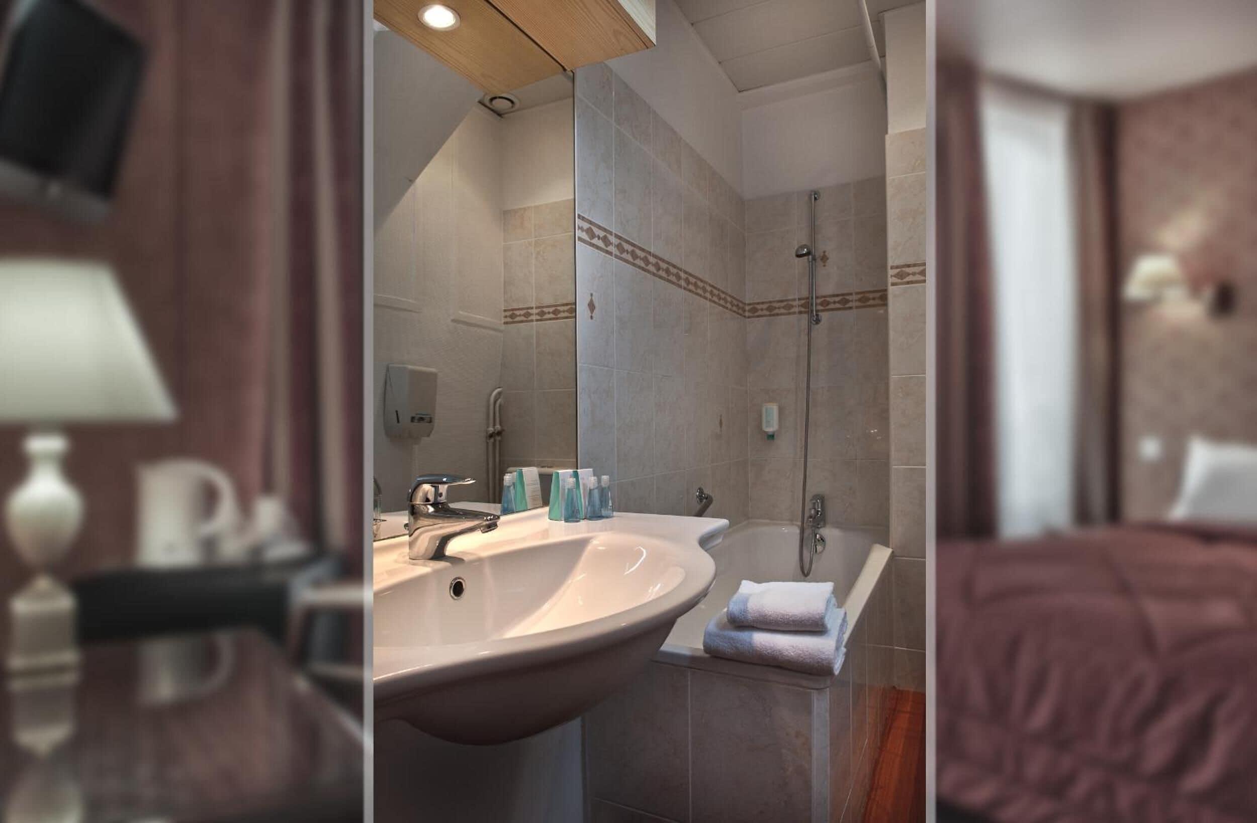 Hotel Abaca Messidor By Happyculture 3*